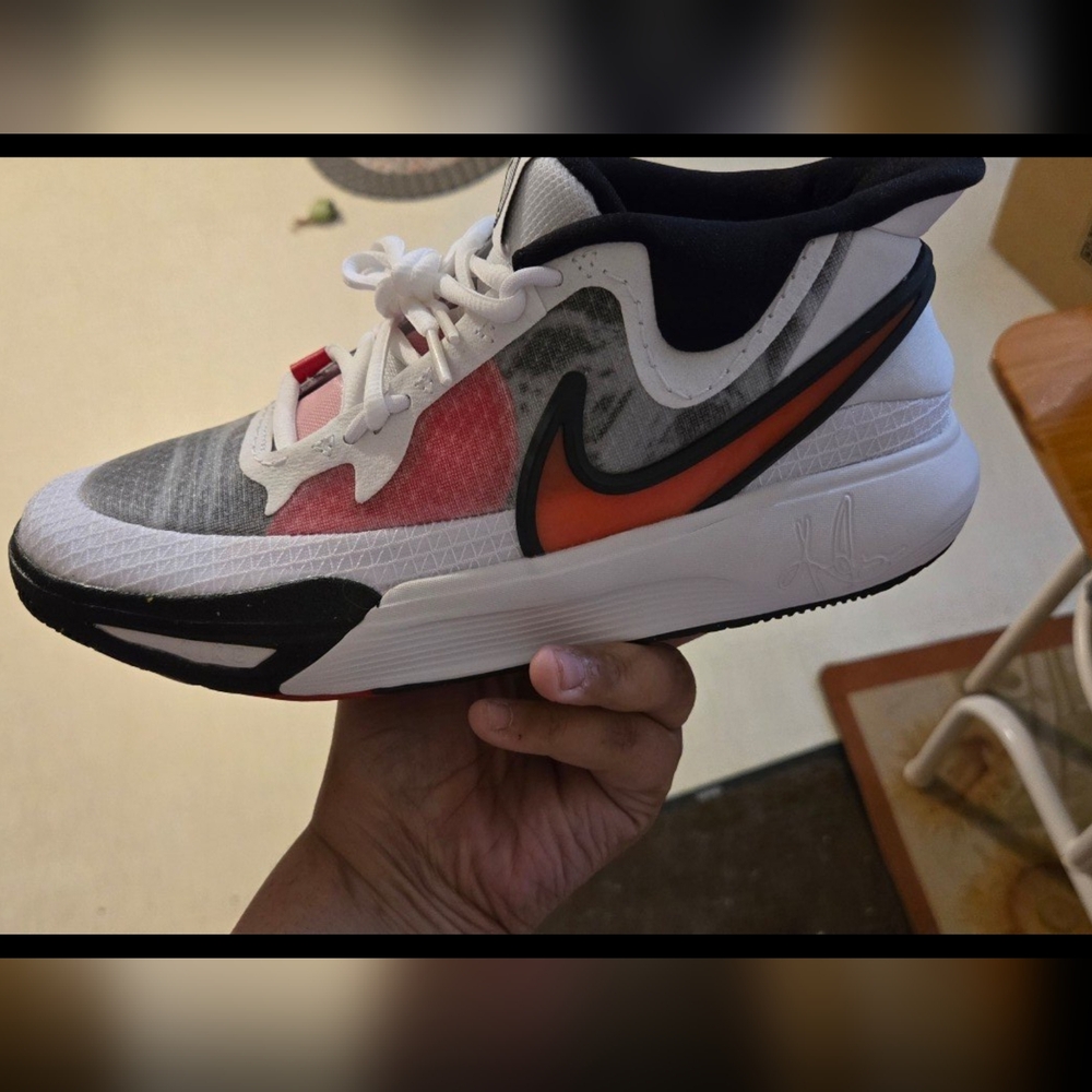 Nike Kyrie 8 GO